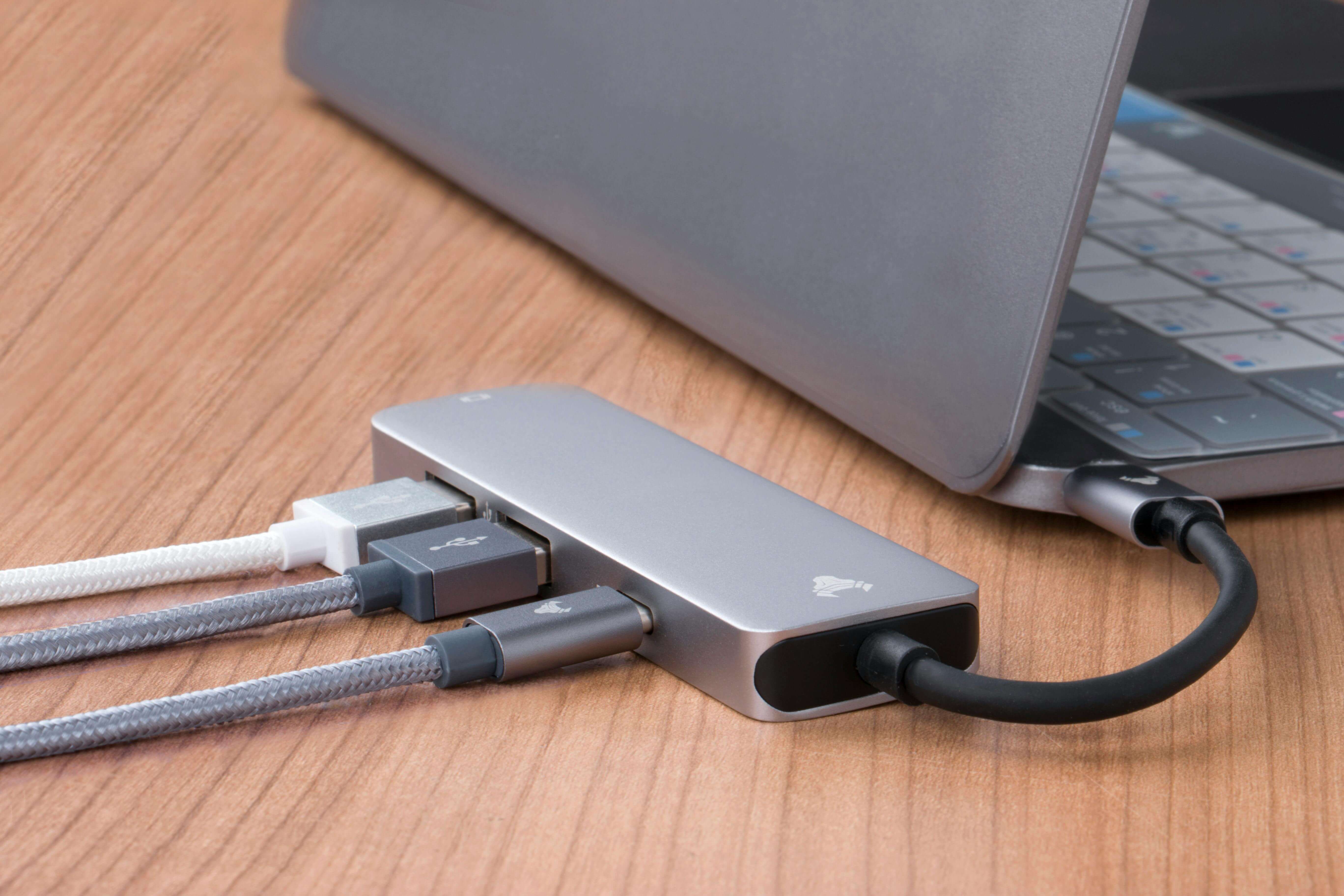 Cables y Adaptadores